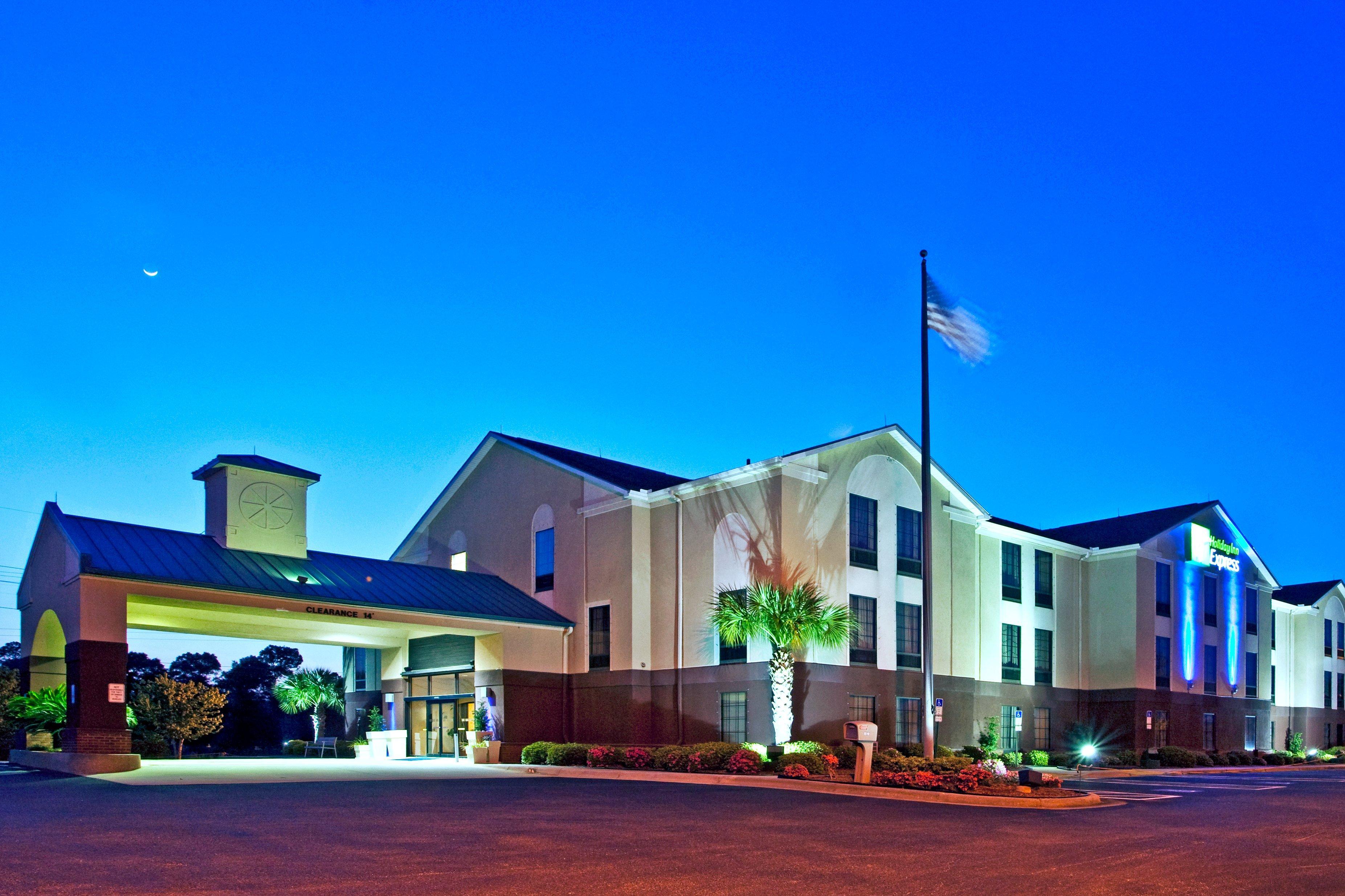 Holiday Inn Express & Suites Milton East I-10 By Ihg Exterior photo